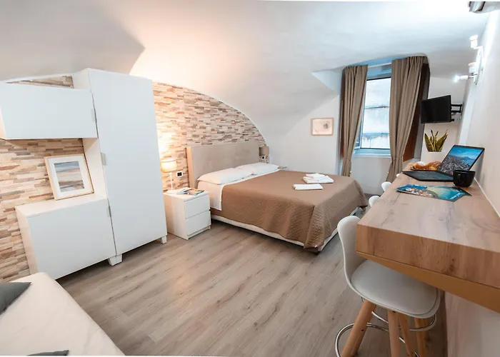 Il Salotto Di Napoli - Guest House